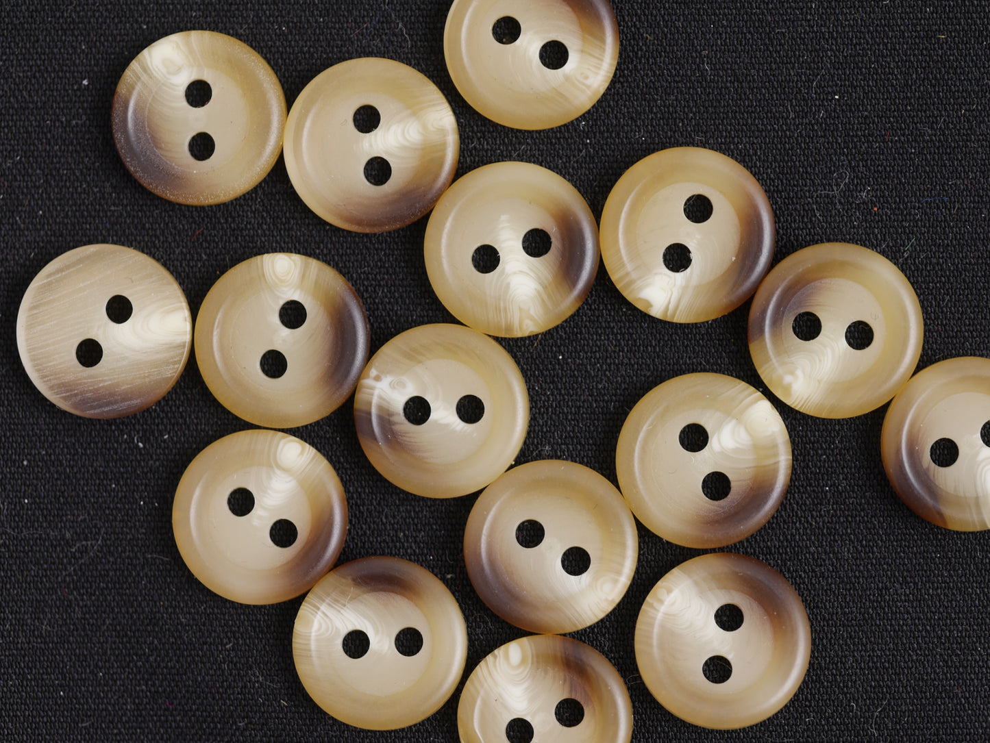 11mm Ridge Horn Effect 2 Hole Button