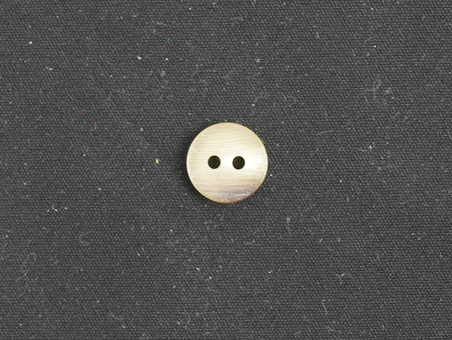 11mm Ridge Horn Effect 2 Hole Button