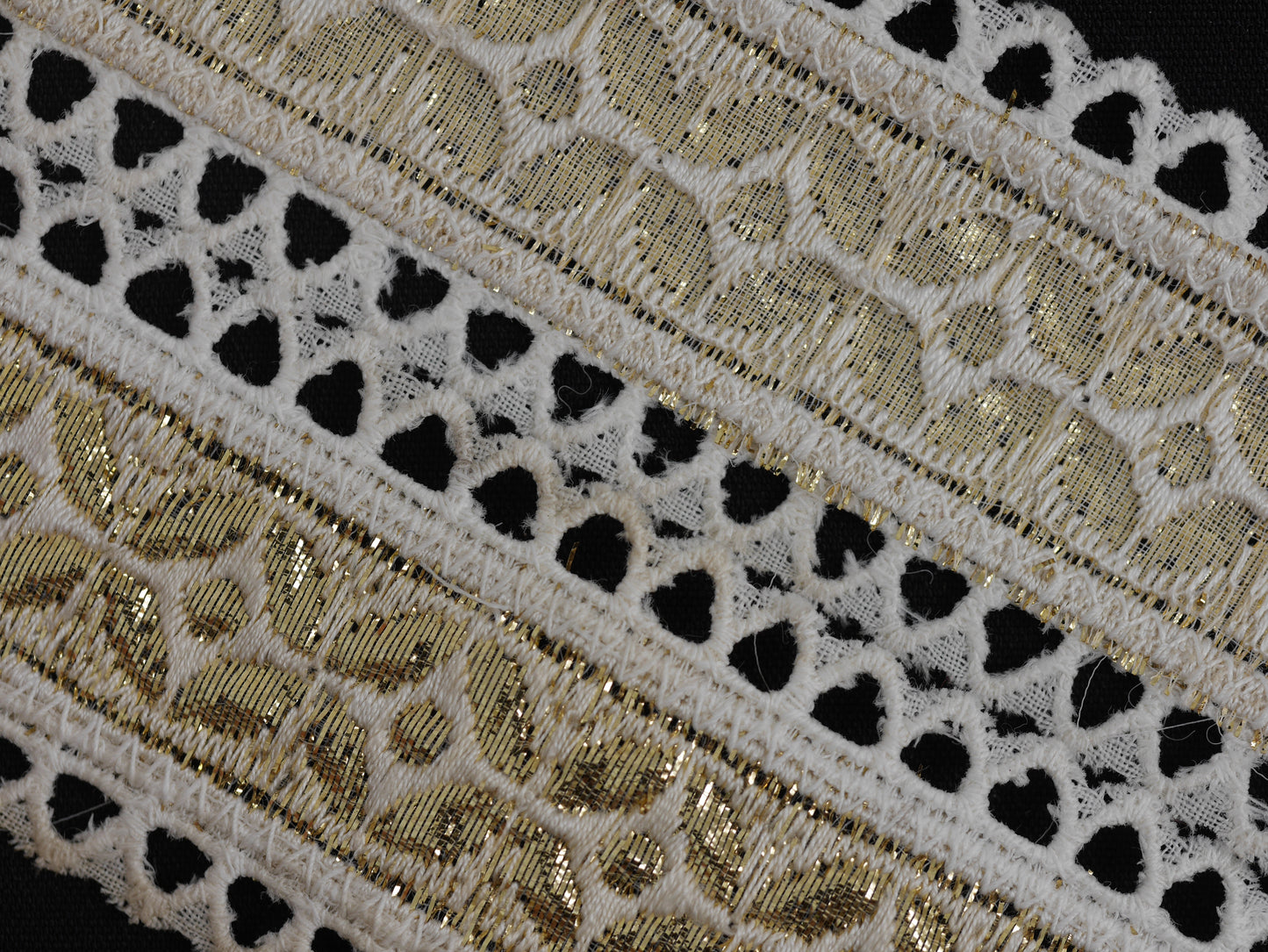 33mm Metallic Gold and White Patterned Ribbon