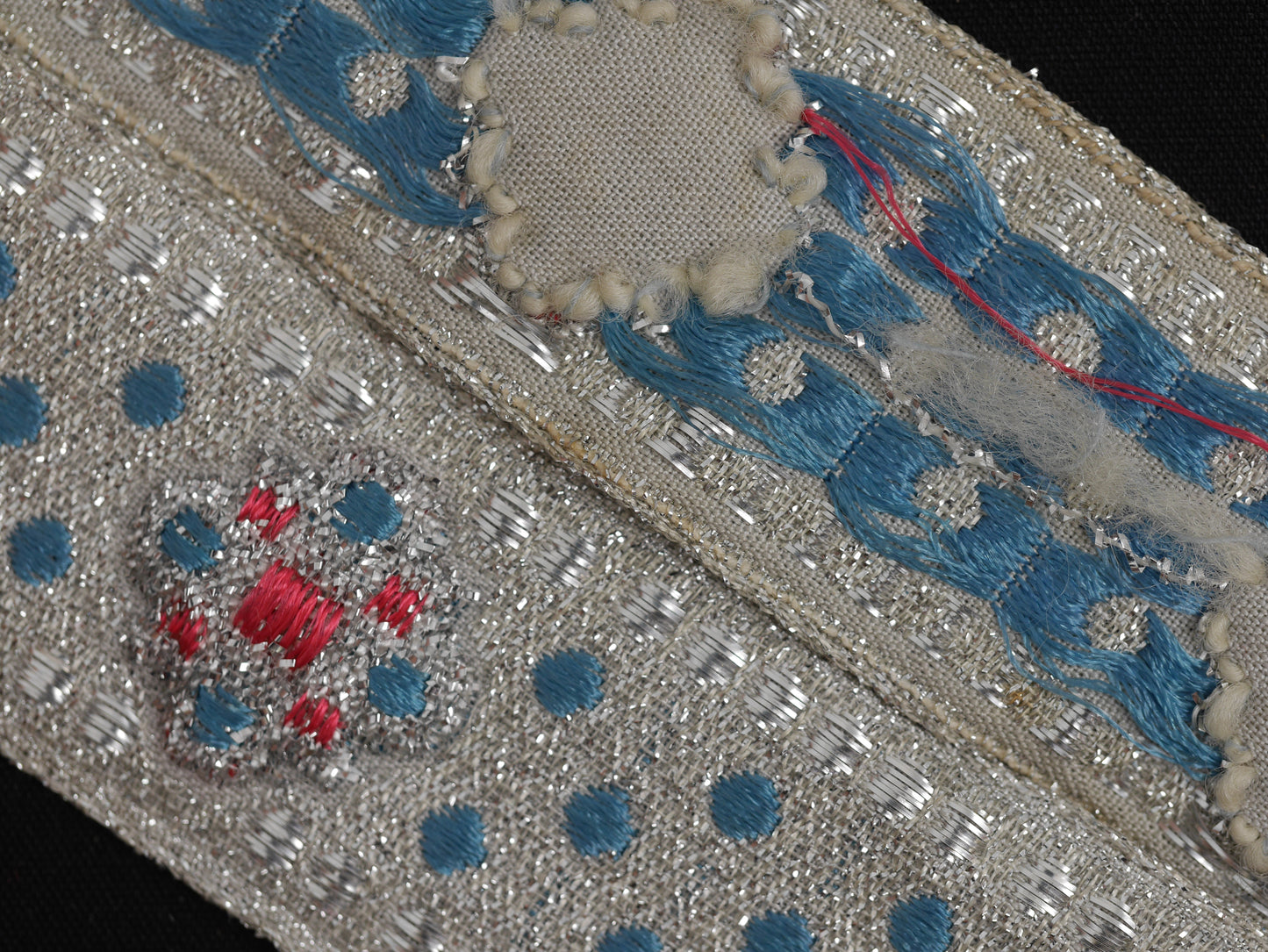 30mm Metallic Silver Patterned Ribbon