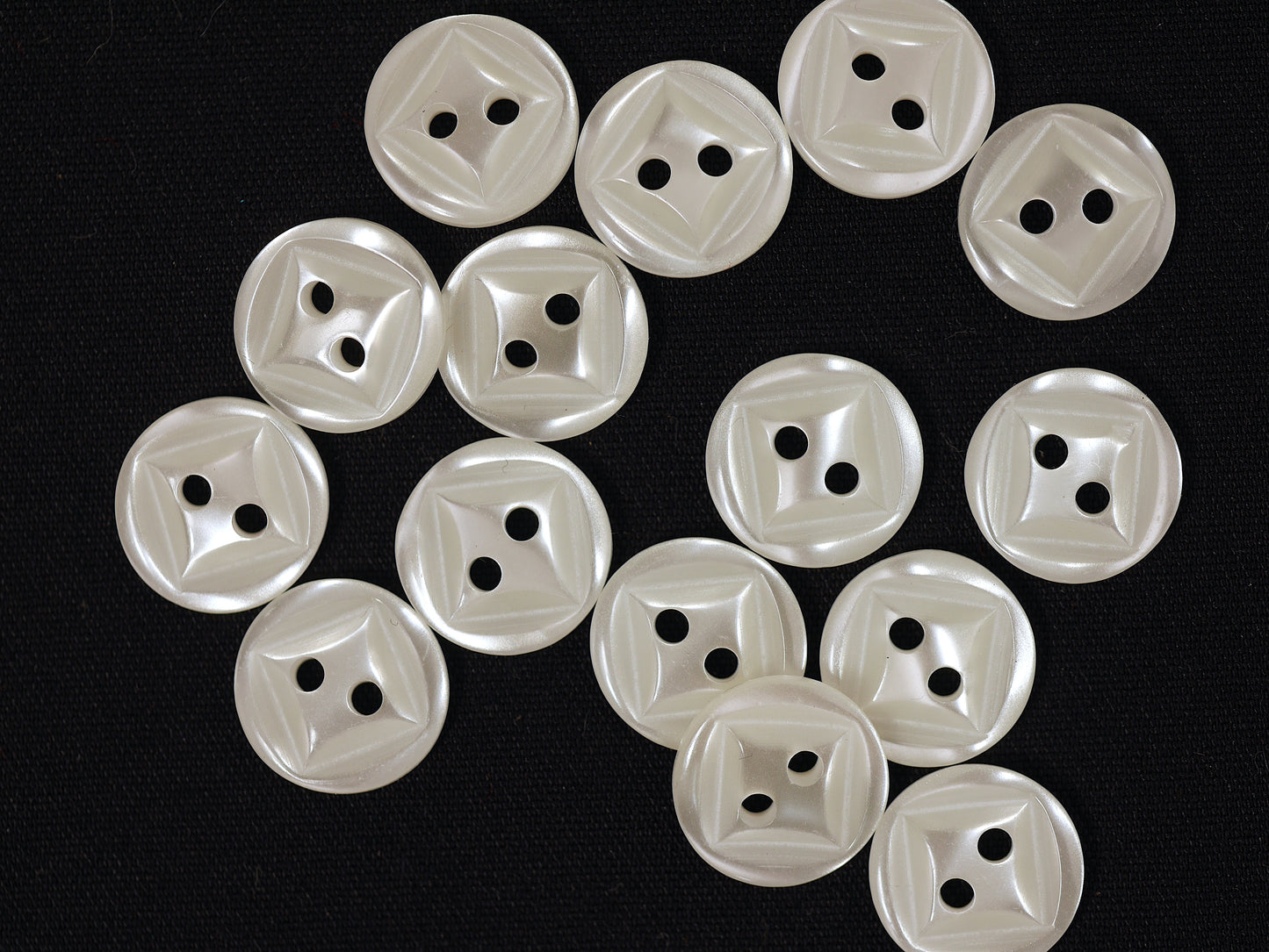 11mm Pearl Look Button