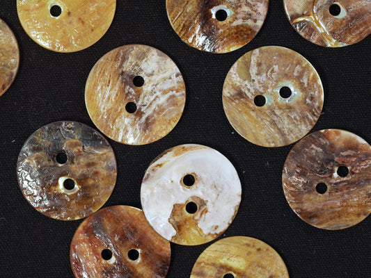 18mm Round Natural Agoya Shell 2 Hole Button