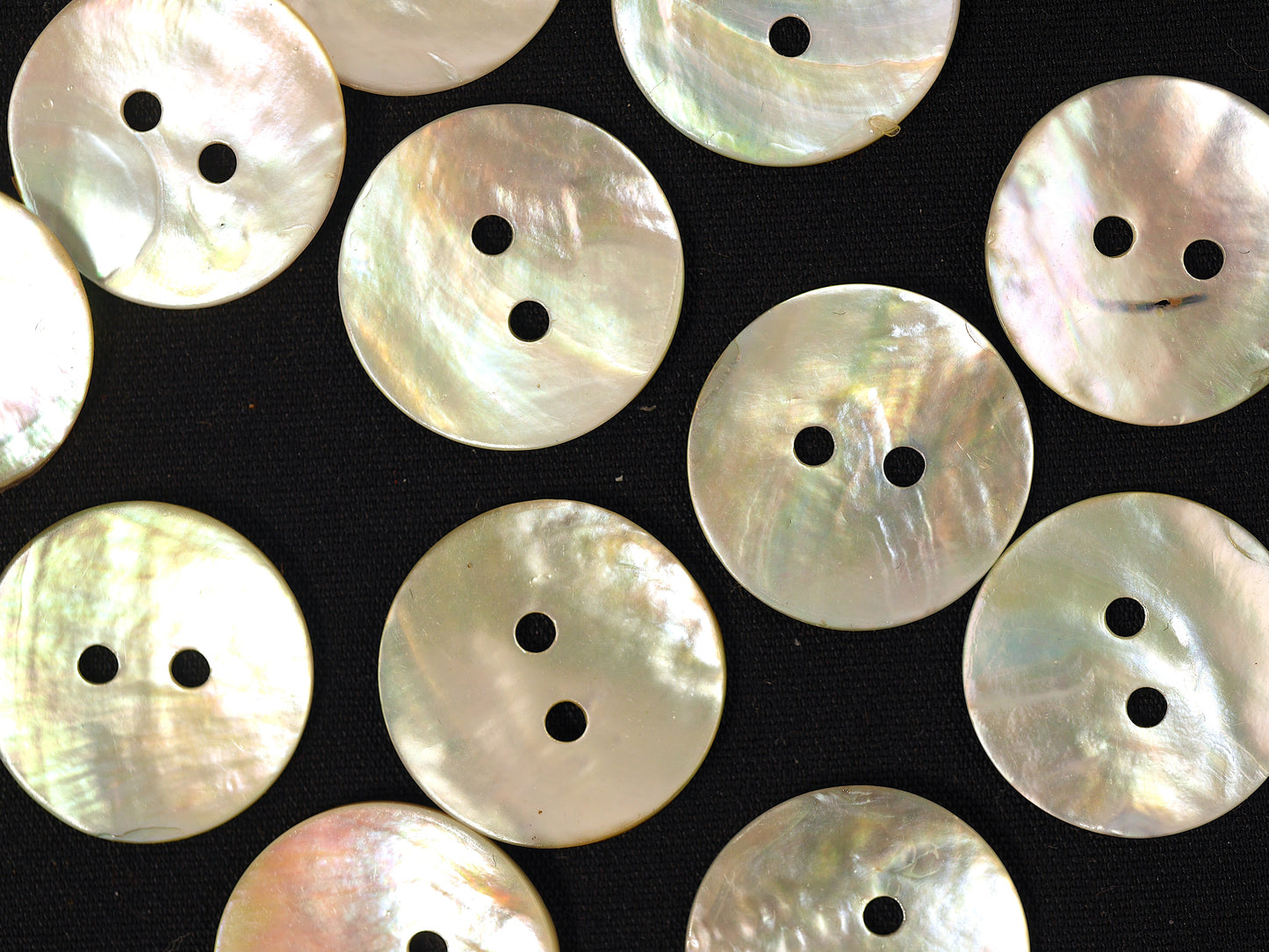 18mm Round Natural Agoya Shell 2 Hole Button