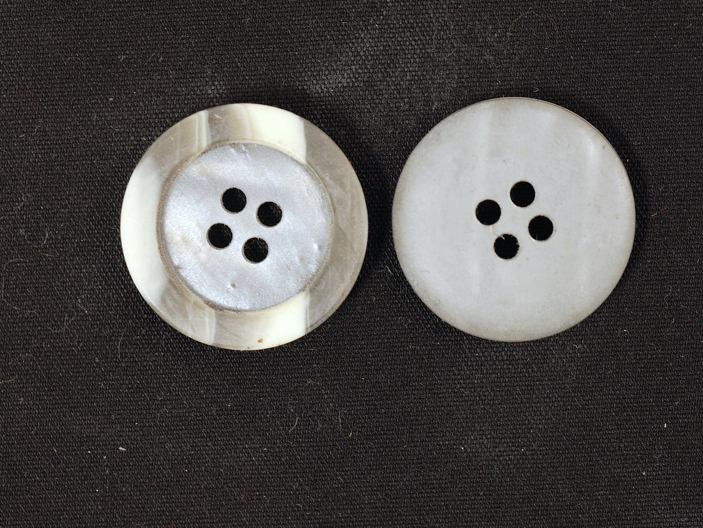 23mm Grey Marble Thick Rim Button